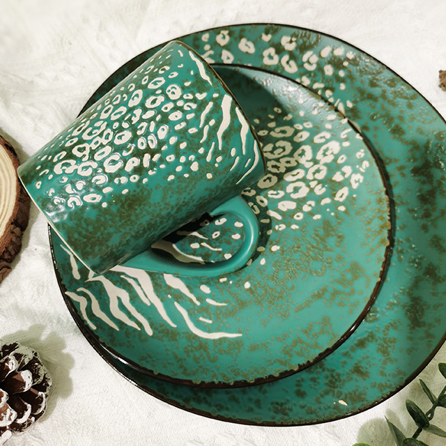 Emerald color glaze embossed stoneware dinner mug plate set